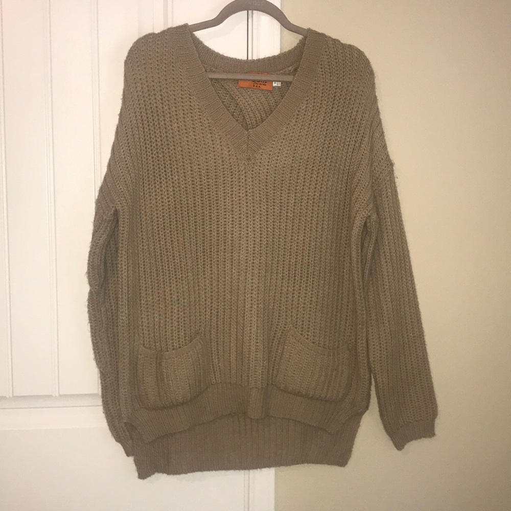 Beige criss cross back tunic sweater with pockets